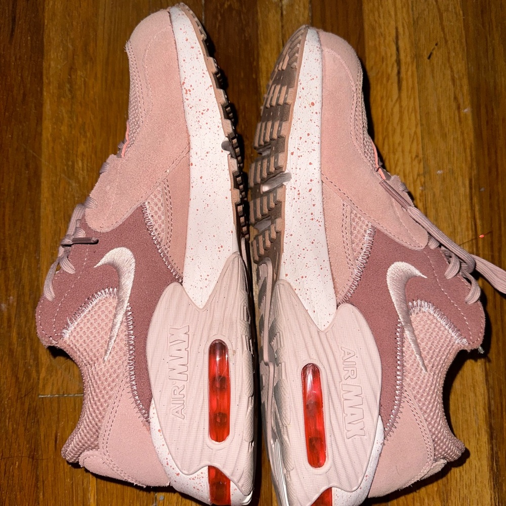 WOMEN'S NIKE AIR MAX EXCEE SNEAKERS